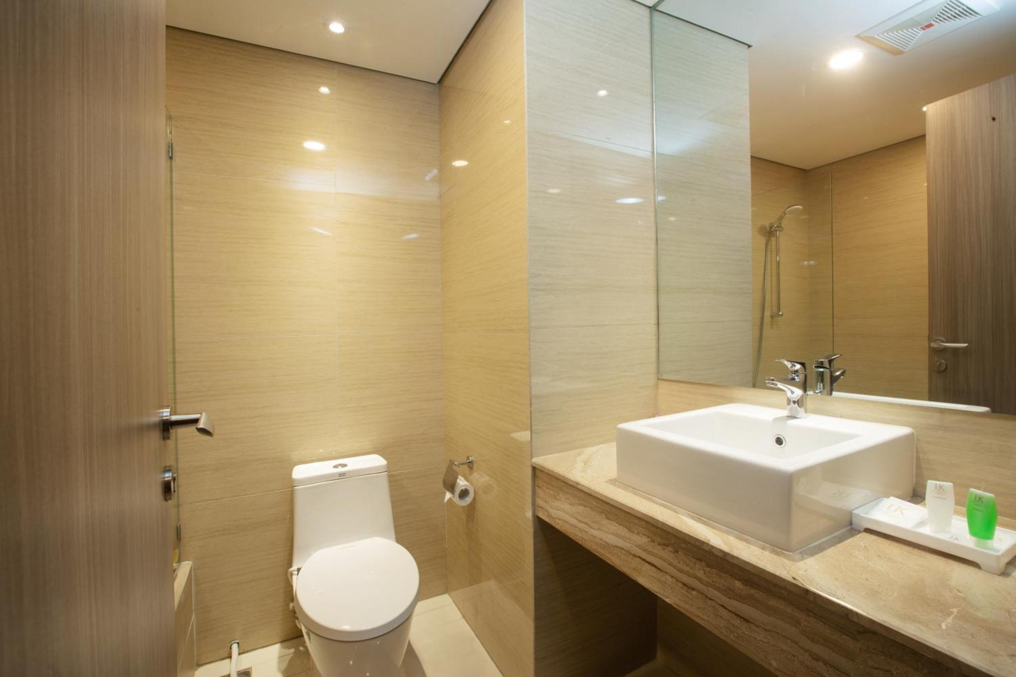 Louis Kienne Cikarang Hotel & Service Apartment 베카시 외부 사진
