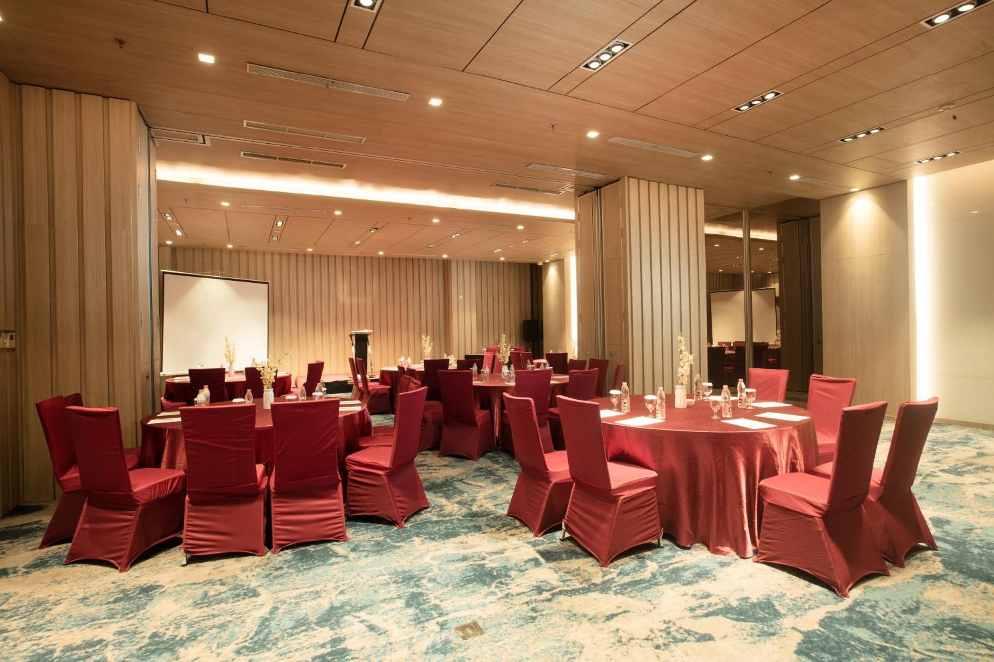 Louis Kienne Cikarang Hotel & Service Apartment 베카시 외부 사진