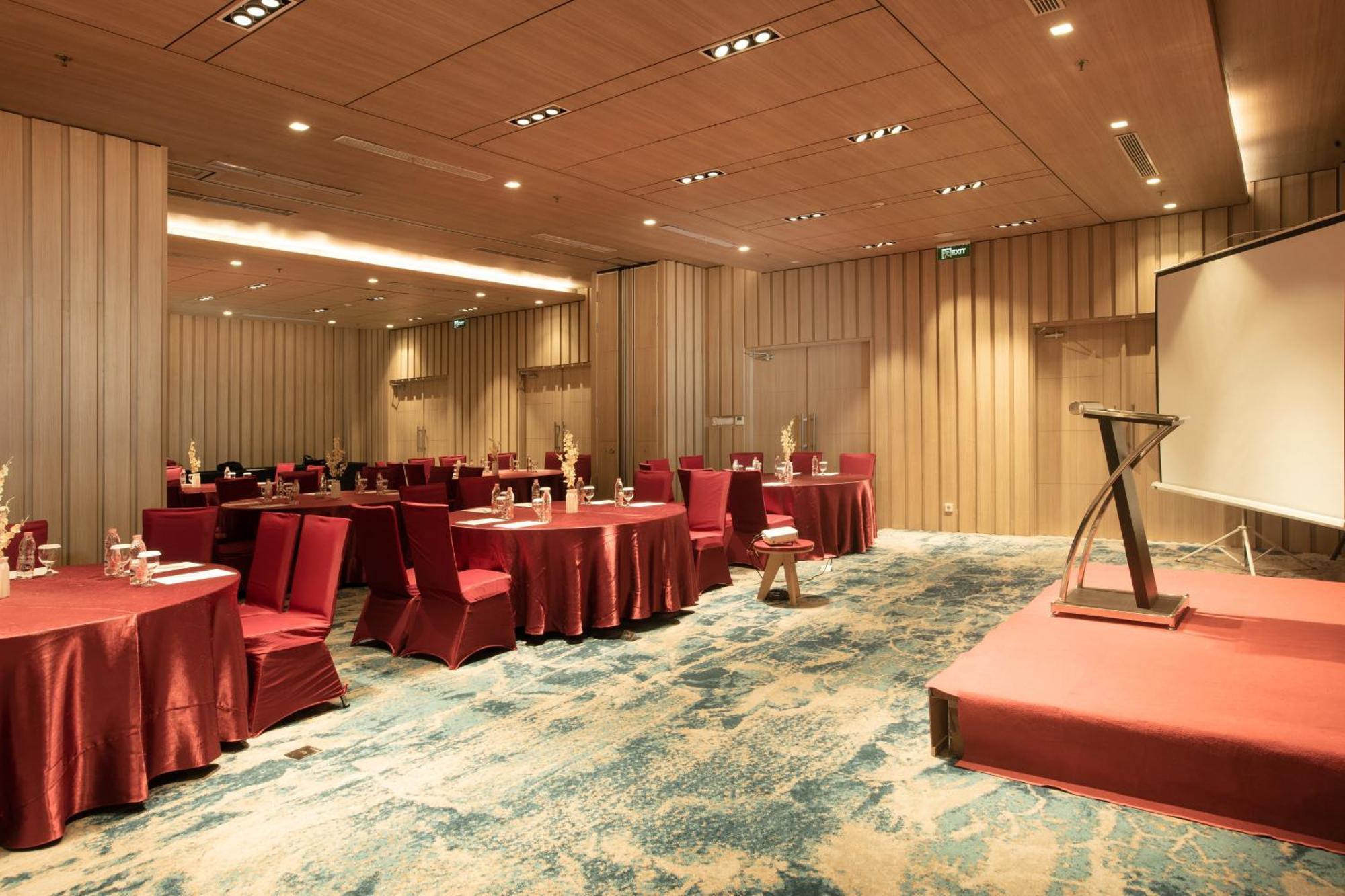 Louis Kienne Cikarang Hotel & Service Apartment 베카시 외부 사진