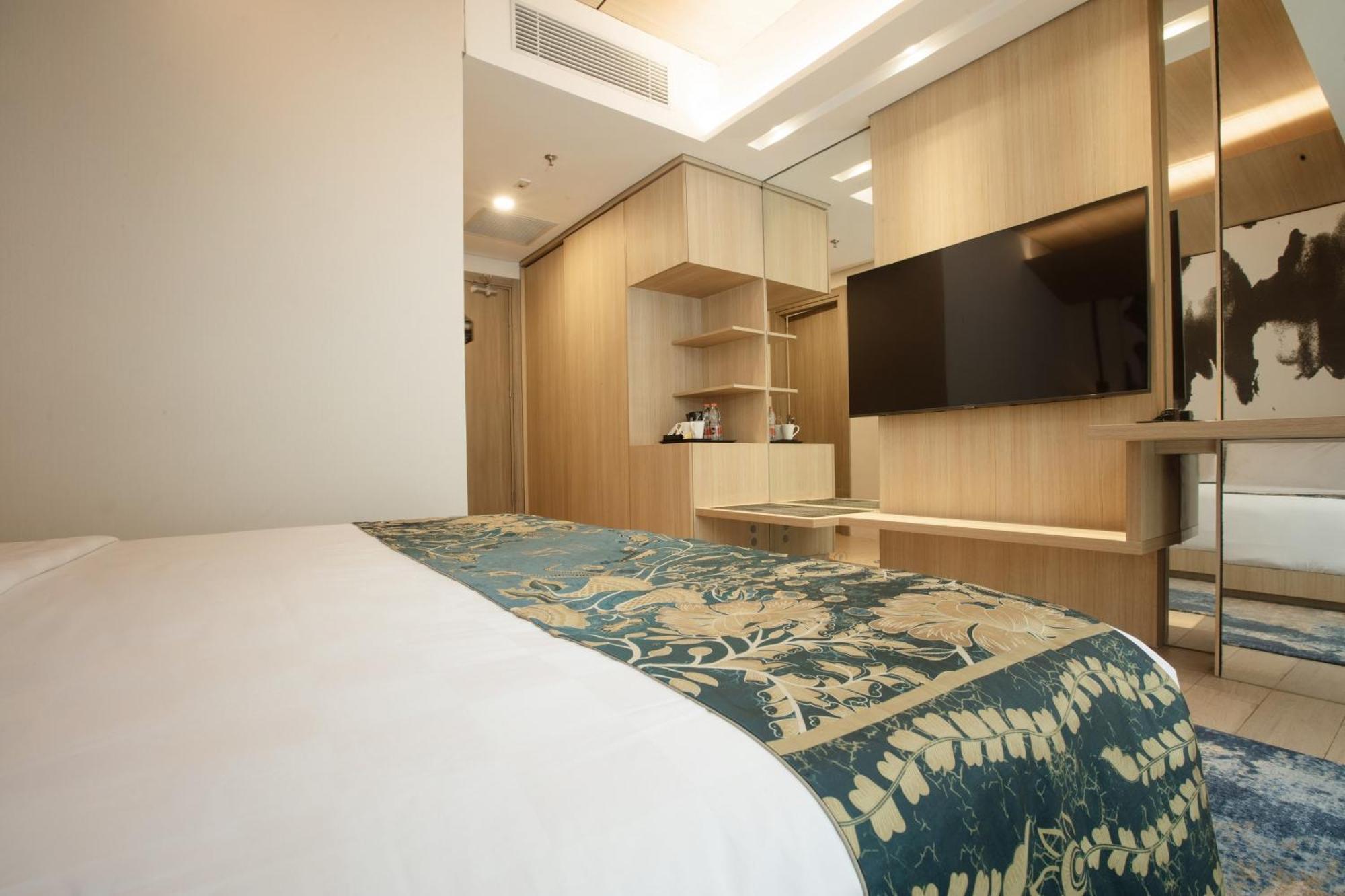 Louis Kienne Cikarang Hotel & Service Apartment 베카시 외부 사진
