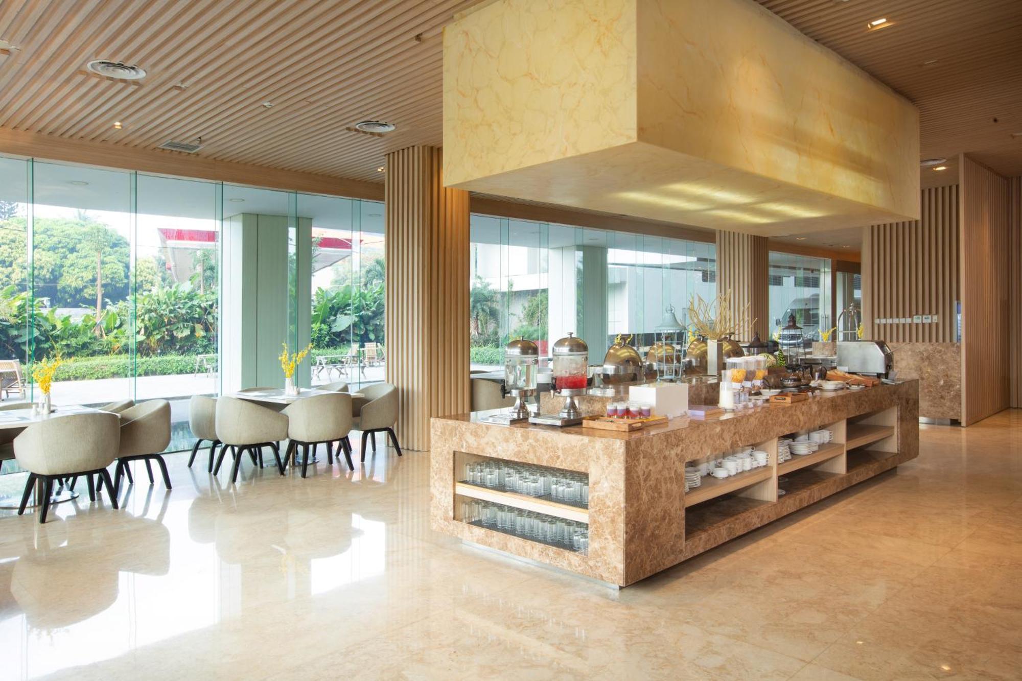 Louis Kienne Cikarang Hotel & Service Apartment 베카시 외부 사진